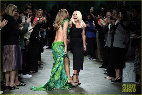 jennifer lopez and donatella versace|jennifer lopez versace jungle dress.